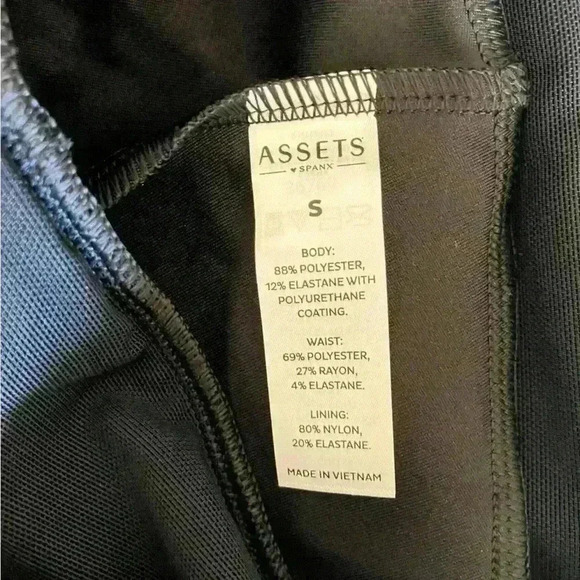 ASSETS by SPANX Women's All Over Faux
Leather Leggings Black - Picture 7 of 8